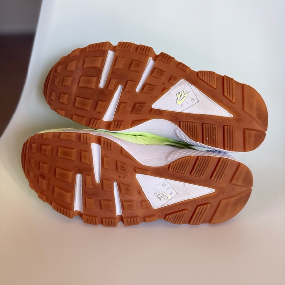 Nike Air Huarache Barely Volt Women’s 8 EU 39 Neon Lime White Gum – Like New - Picture 4 of 7